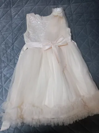 Vestido de ceremonia beige y blanco