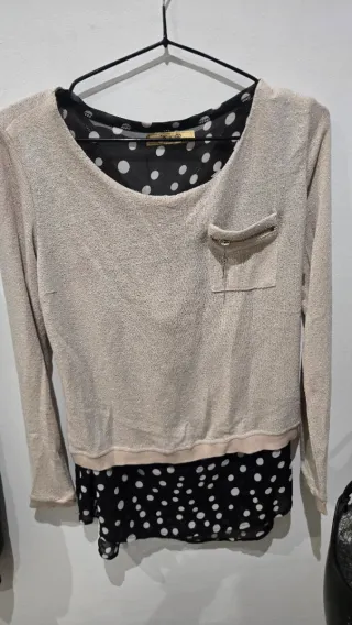 Blusa beige y negra con lunares
