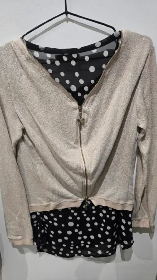 Blusa beige y negra con lunares