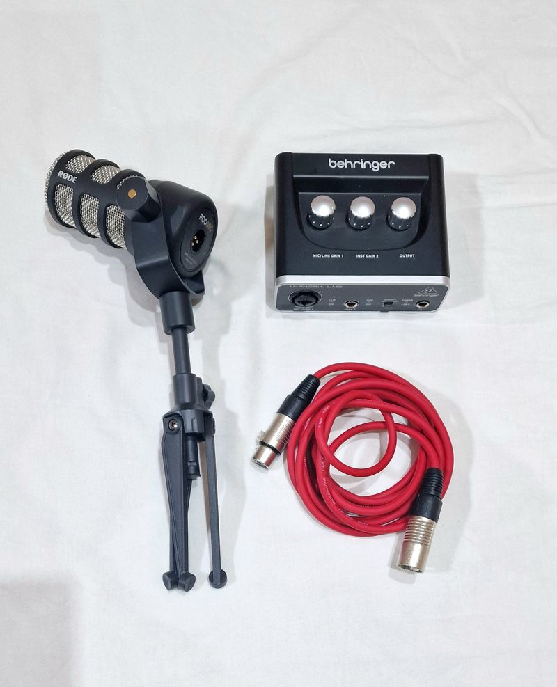 Lote Micrófono Rode PodMic y Behringer UMC22