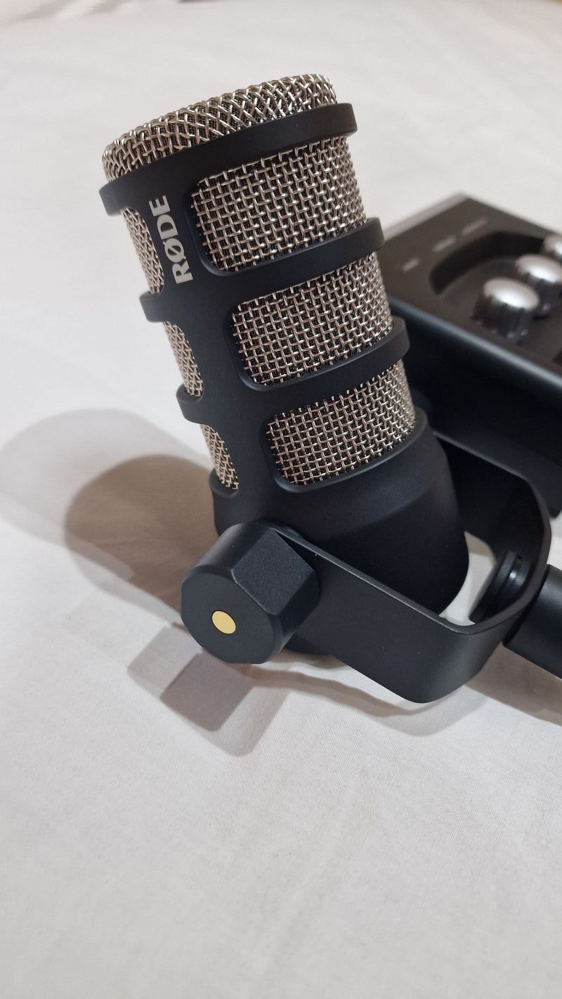 Lote Micrófono Rode PodMic y Behringer UMC22 afbeelding 7