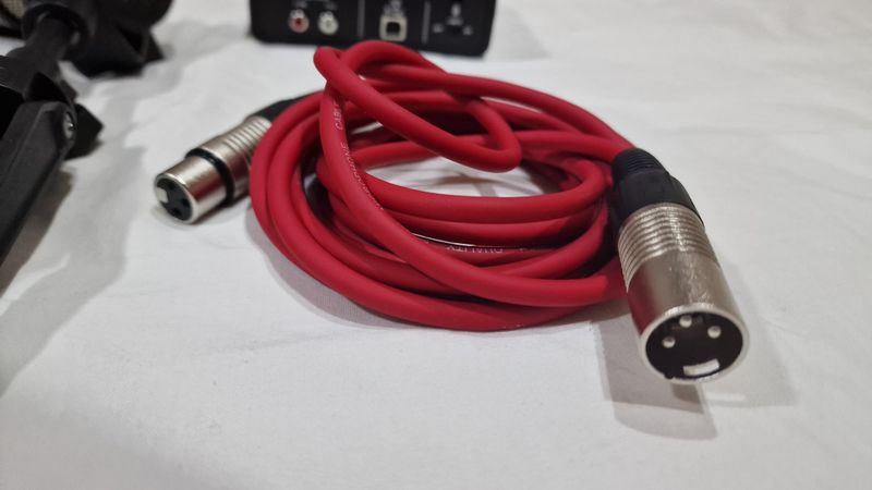 Lote Micrófono Rode PodMic y Behringer UMC22 afbeelding 4