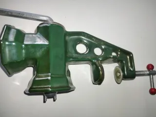 Molino de café manual verde vintage.