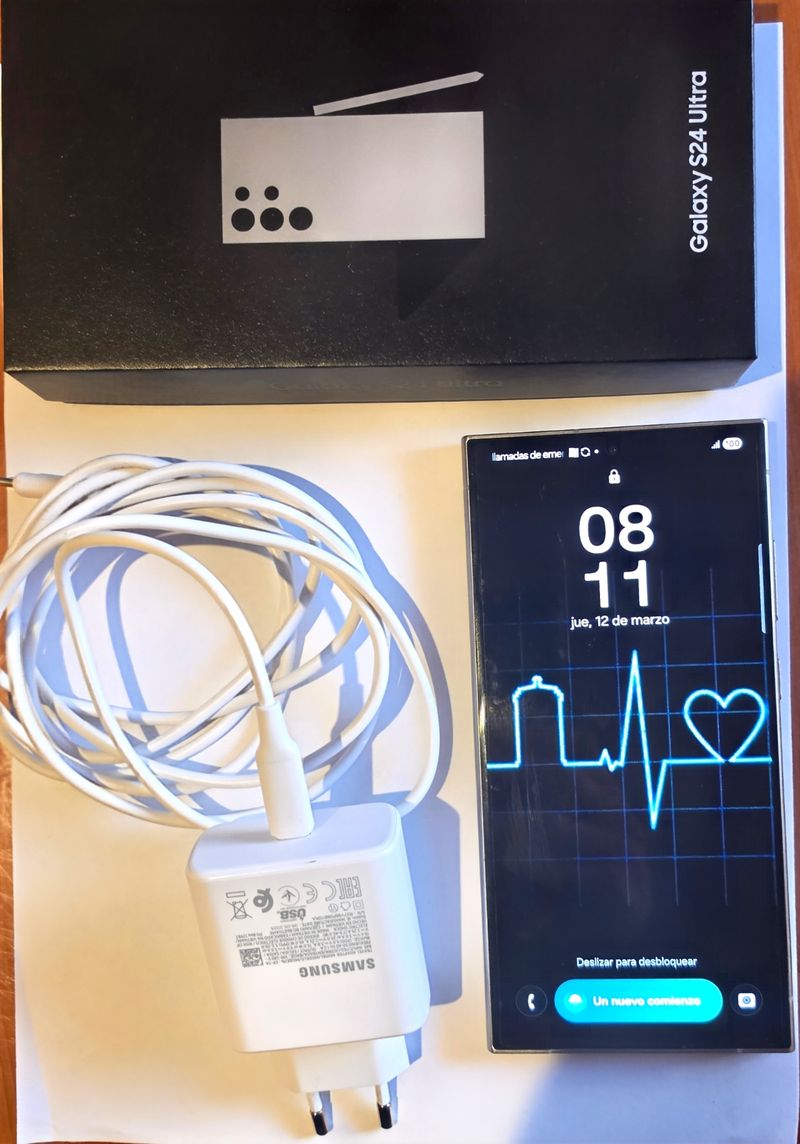 Samsung Galaxy S24 Ultra 512GB + Cargador