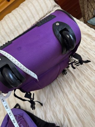 Conjunto 2 mochilas moradas con ruedas