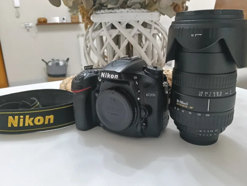 Nikon D7200 come nuova + tele Sigma 28-200 mm