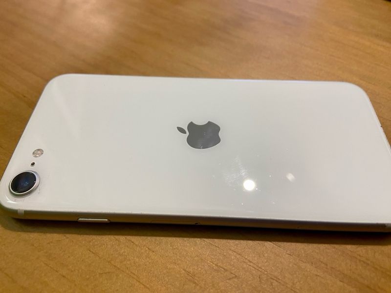 iPhone SE 64GB afbeelding 2