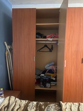 Armario de madera para habitación