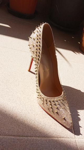 Zapatos Christian Louboutin T.38 Dorados