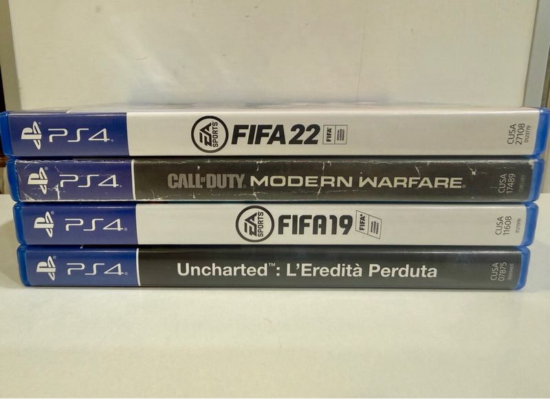 Lote de 4 juegos PS4: Uncharted, FIFA 19, MW, FIFA 22 afbeelding 4
