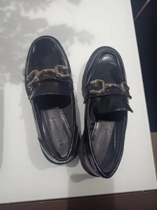 Zapatos negros con hebilla