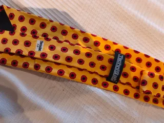 Corbata de seda italiana con flores