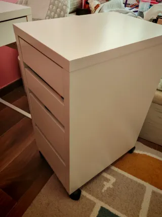 Cajonera Ikea Micke con ruedas