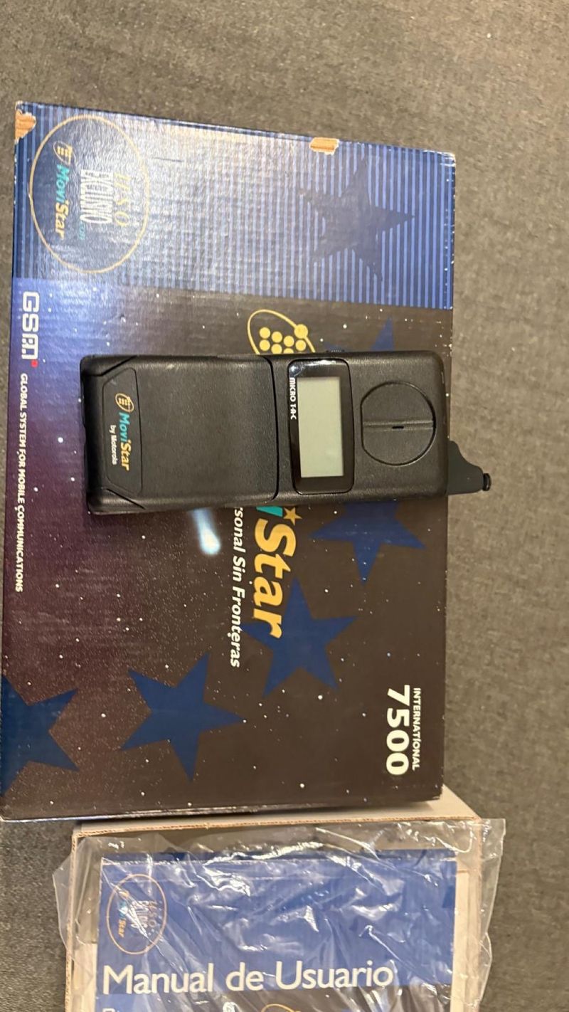 Teléfono MoviStar by Motorola GSM 7500