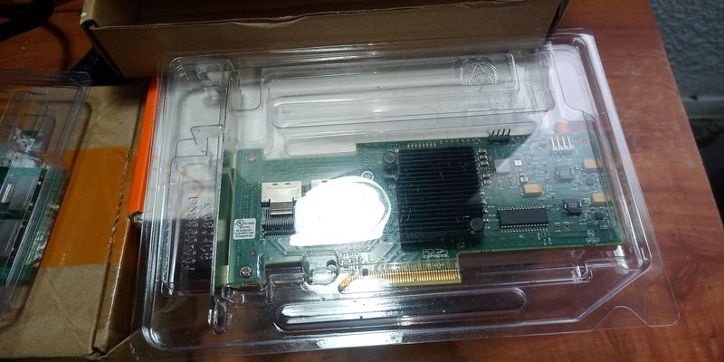 LSI SAS 9240-8i + Cable SATA