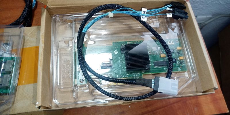 LSI SAS 9240-8i + Cable SATA afbeelding 2