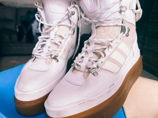 Adidas Ivy Park Stivali Bianchi suola marrone