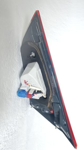 PILOTO TRASERO IZQUIERDO PORTON TOYOTA AURIS