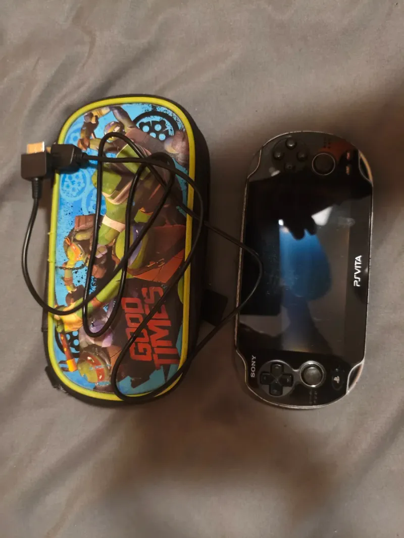 Sony PS Vita Fat Negra + Funda TMNT