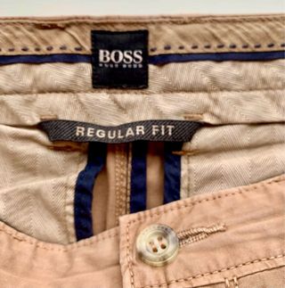 Pantalón caballero. Hugo Boss. Talla L. Marrón