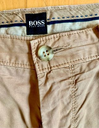 Pantalón caballero. Hugo Boss. Talla L. Marrón