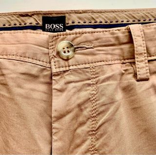 Pantalón caballero. Hugo Boss. Talla L. Marrón
