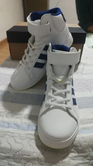 Zapatillas Adidas Altas Blancas y Azules