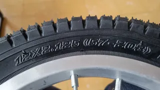 Rueda infantil con cámara . Medidas : 12x2.125