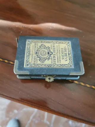 Brújula decorada antigüedad