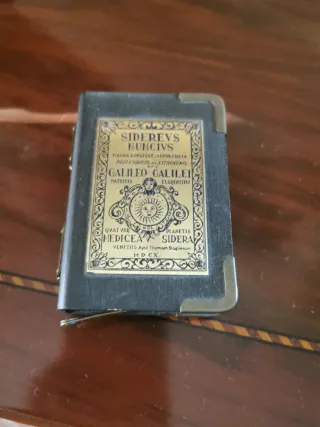 Brújula decorada antigüedad