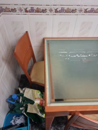 Mesa comedor y 4 sillas madera