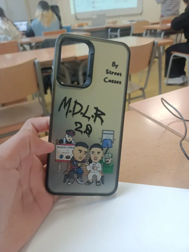 Funda para móvil translúcida afbeelding 2