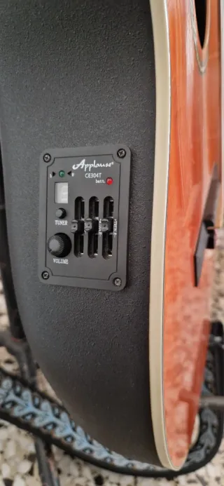 Guitarra Ovation Applause