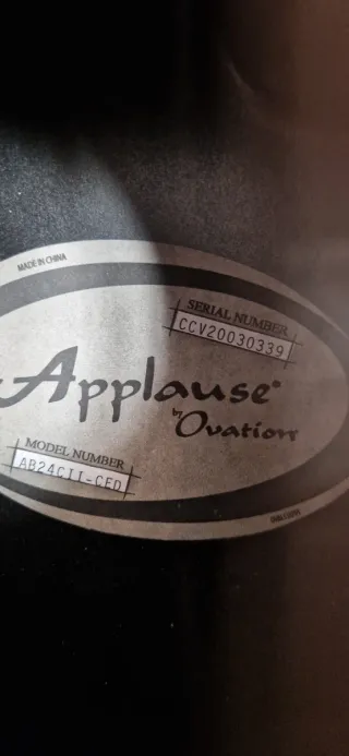 Guitarra Ovation Applause