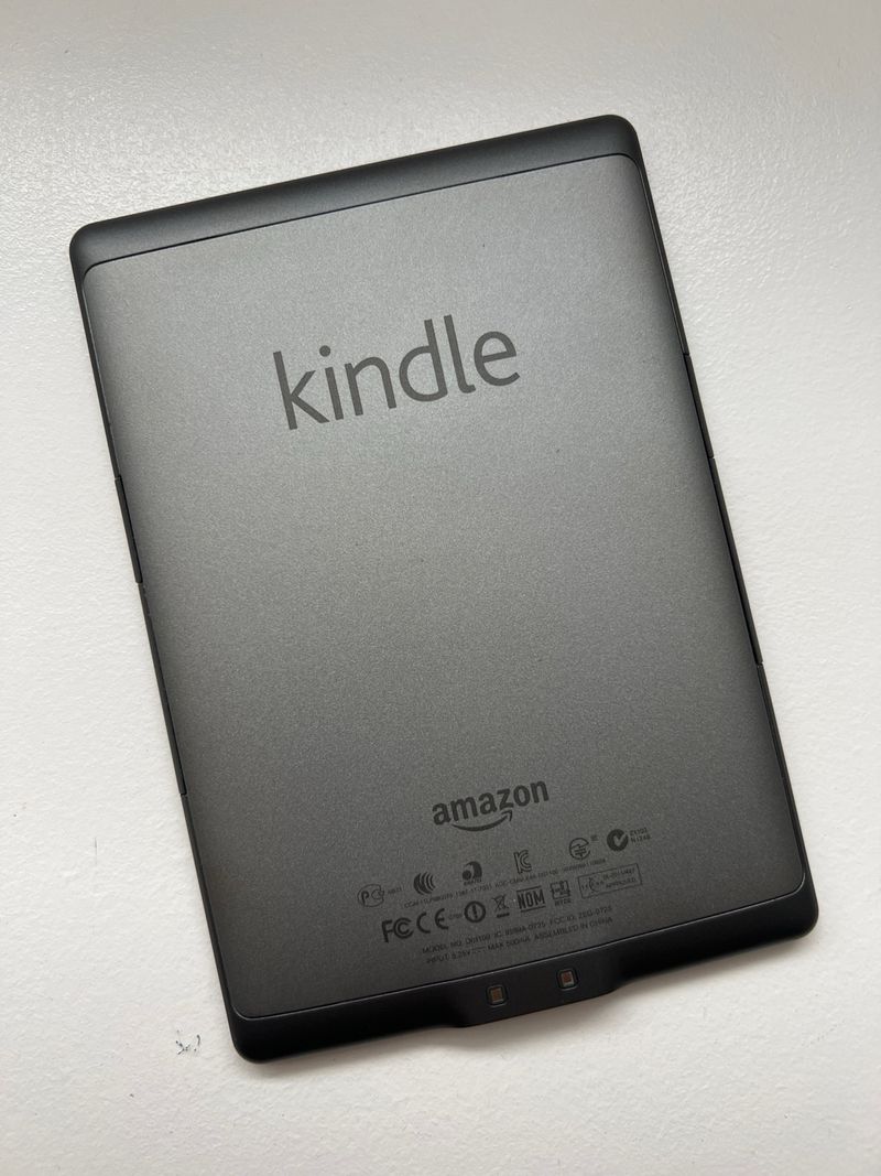 Kindle 4ª Generación Negro con luz externa afbeelding 3