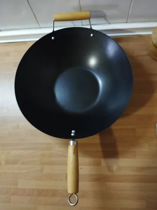 Wok Negro con Mango de Madera