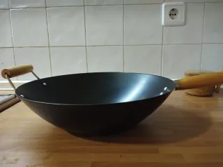 Wok Negro con Mango de Madera