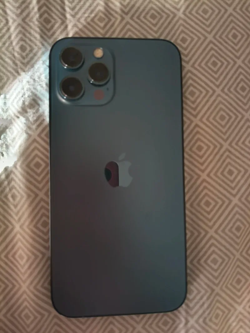 iPhone 12 Pro Max 75% Batería