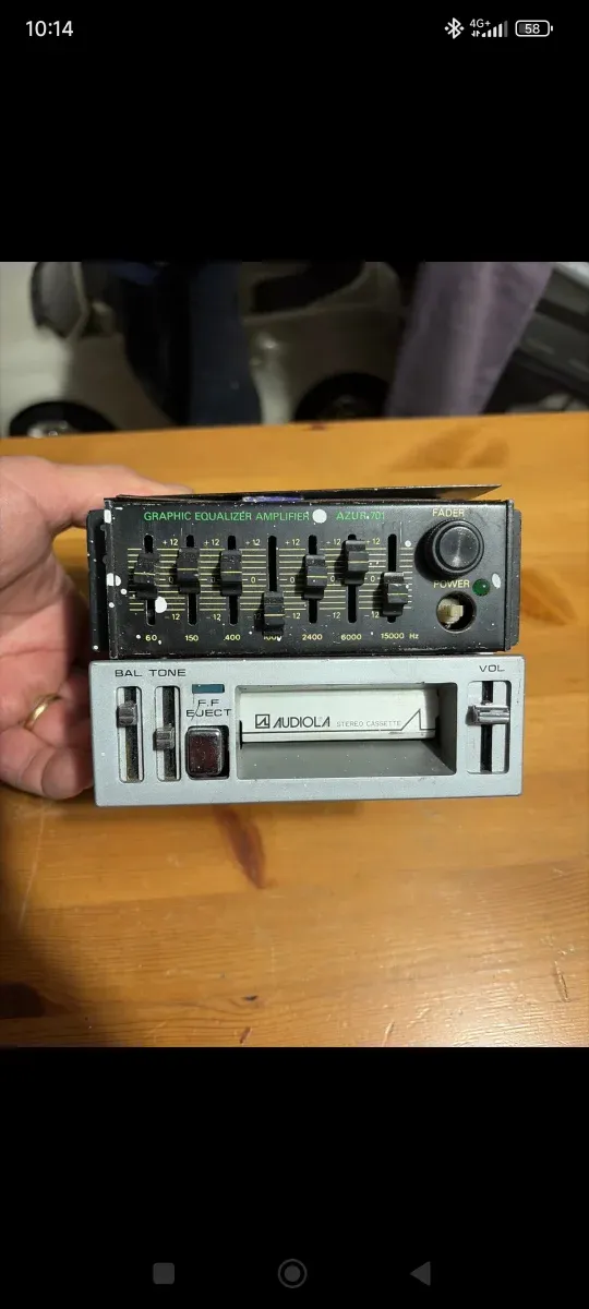 Autoradio estéreo con ecualizador y devorador de cintas