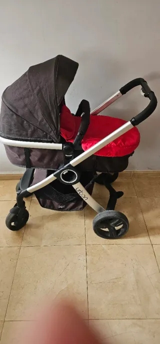Carro bebé convertible en silla de paseo