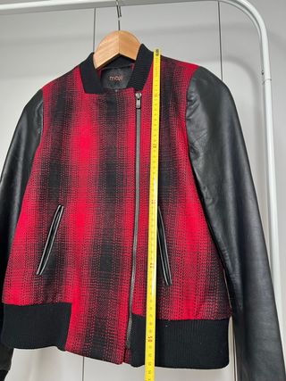 Cazadora Maje cuadros roja y mangas piel