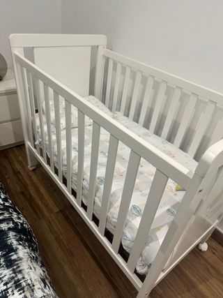 Cuna infantil con diseño de zorro