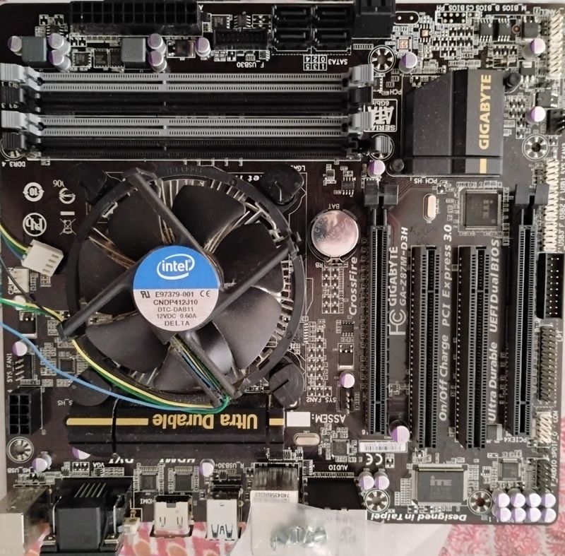 Placa Base Gigabyte GA-Z87M-D3H