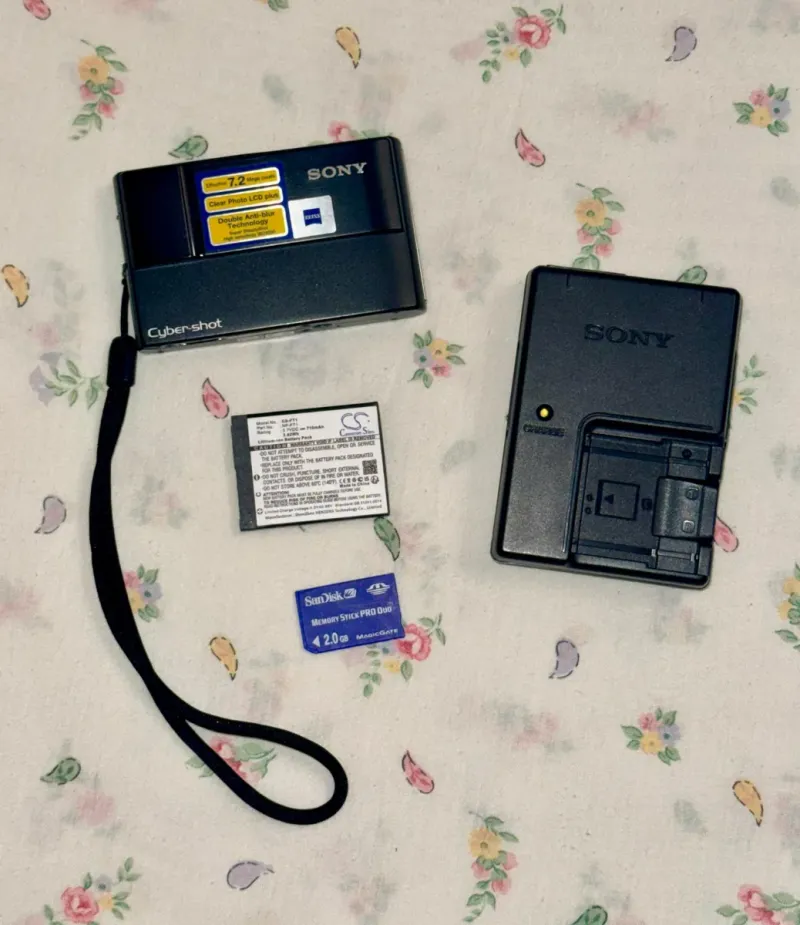 Cámara Sony Cyber-shot DSC-T10 + Memory Stick 2GB