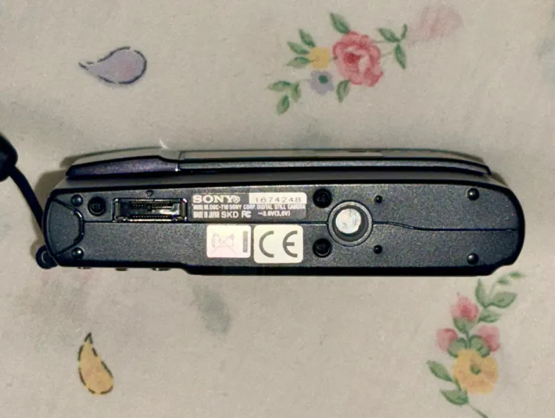 Cámara Sony Cyber-shot DSC-T10 + Memory Stick 2GB afbeelding 4