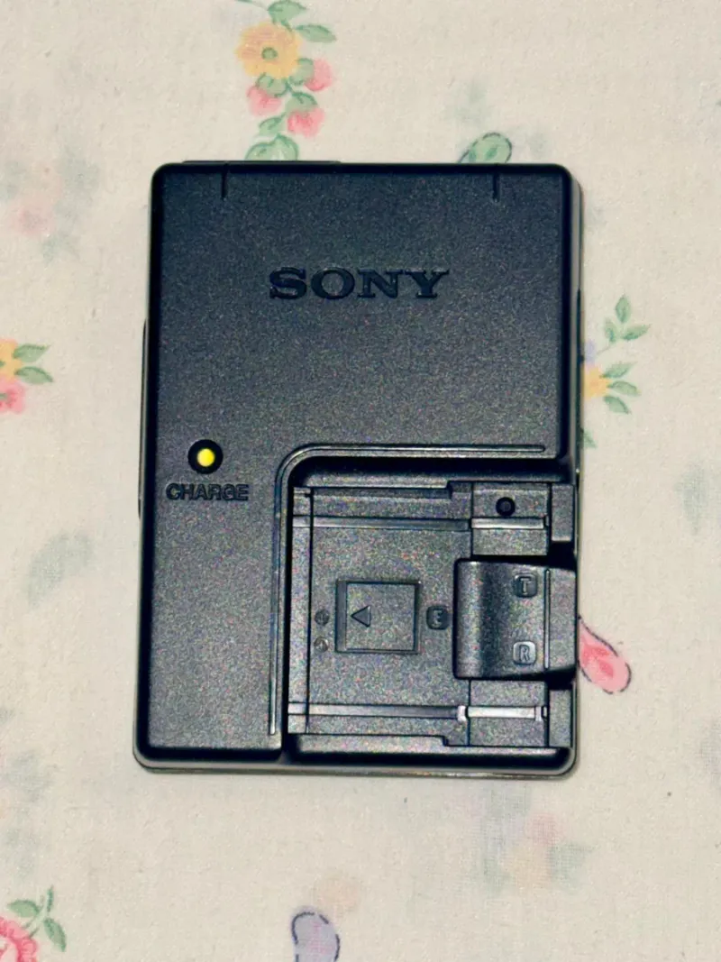 Cámara Sony Cyber-shot DSC-T10 + Memory Stick 2GB afbeelding 8