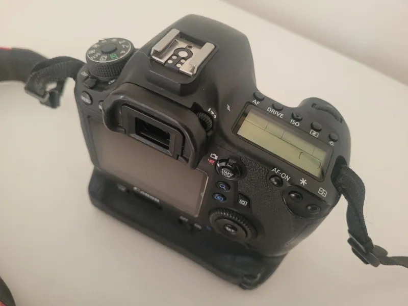 Canon EOS 6D + grip original de canon afbeelding 5