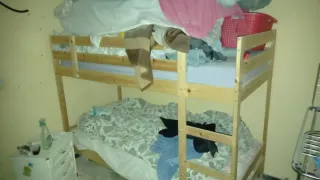 Litera de madera con colchones originales