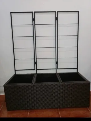 Macetero triple pared ratán y metal