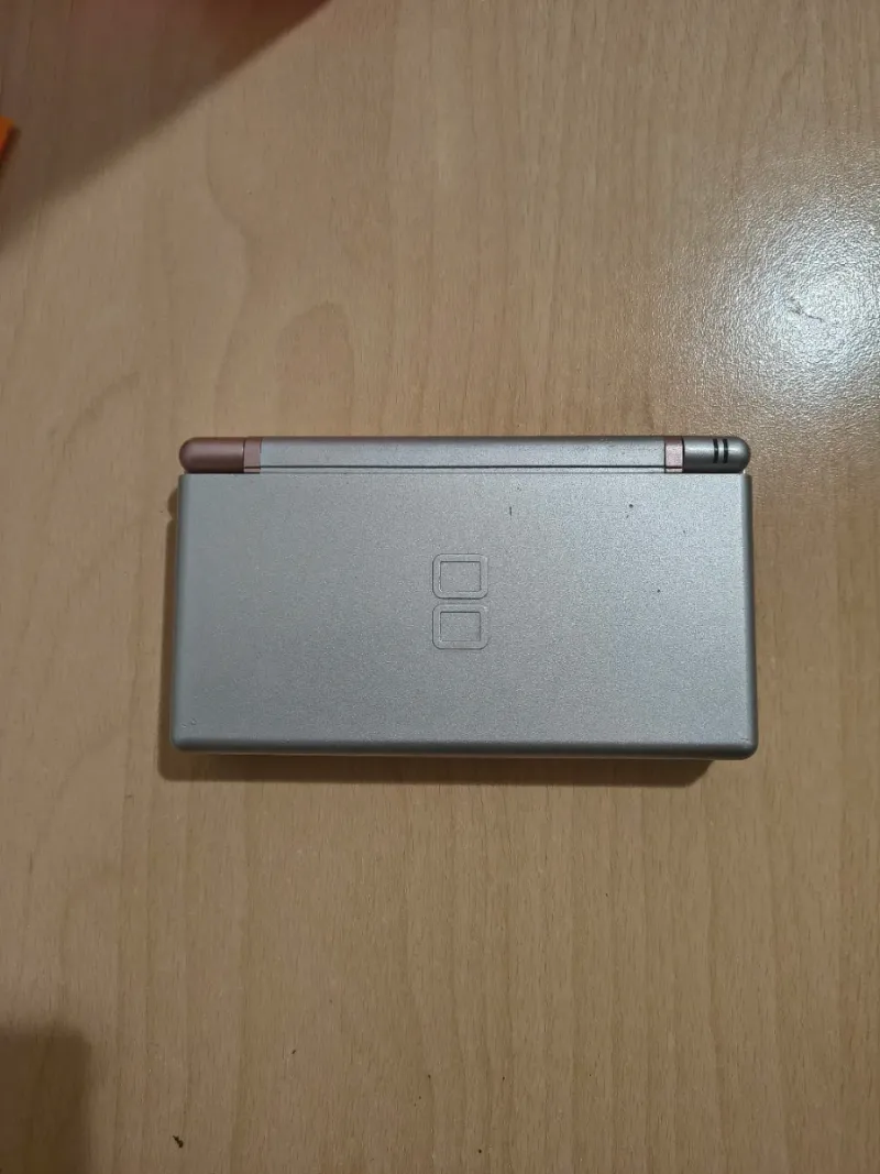 Nintendo DS Lite Rosa/Plata + Cargador afbeelding 3